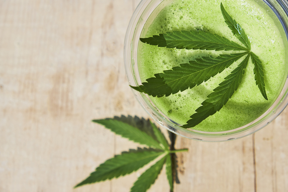 3 Amazing Health Benefits of Juicing Raw Cannabis