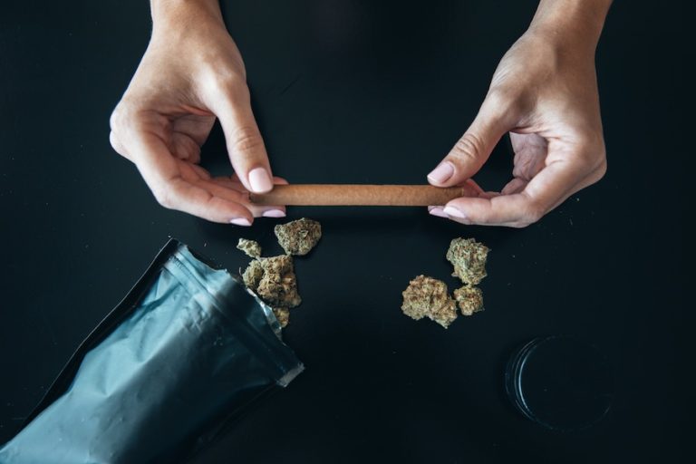 The Health Risks You Need to Be Aware of When Smoking Blunts