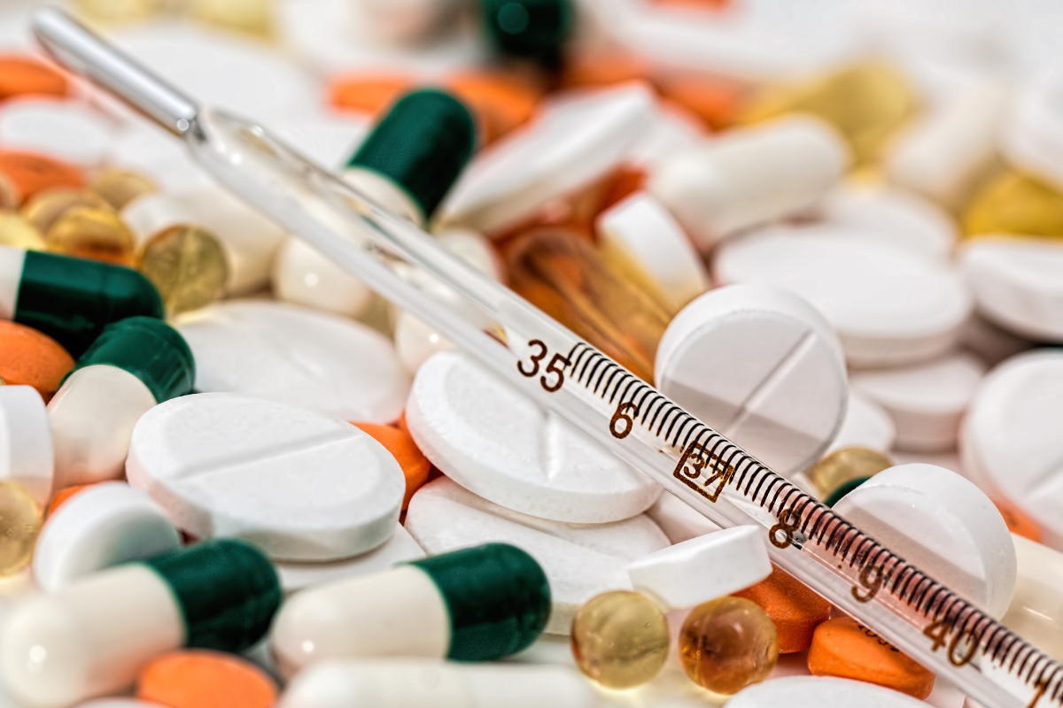 schedule 1 drugs syringe and pills